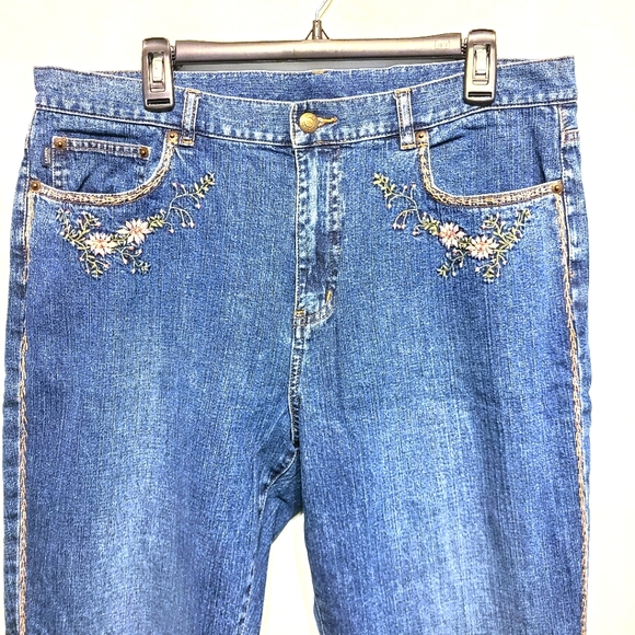 LRL Lauren Jeans Co. Denim Bootcut Floral Embroidered Blue Wash Mid-Rise Jeans - Picture 7 of 7